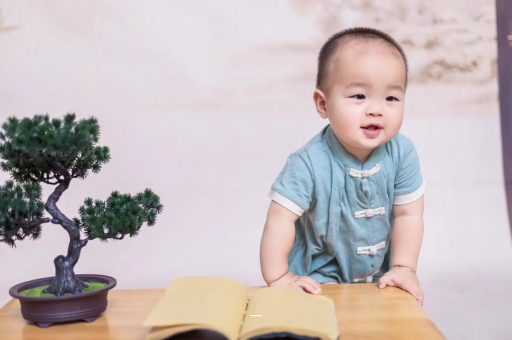 东营宝宝爱吐奶是什么原因
